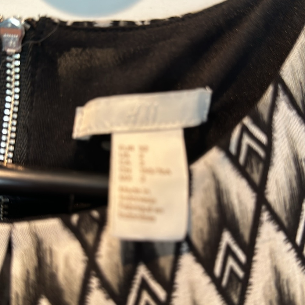 Dress - Picture 3 of 7